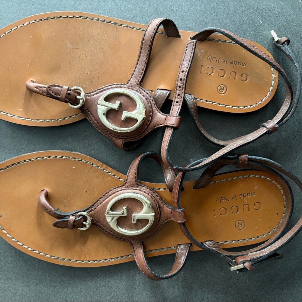 Gucci Tan Leather Sandals with gold Emblem